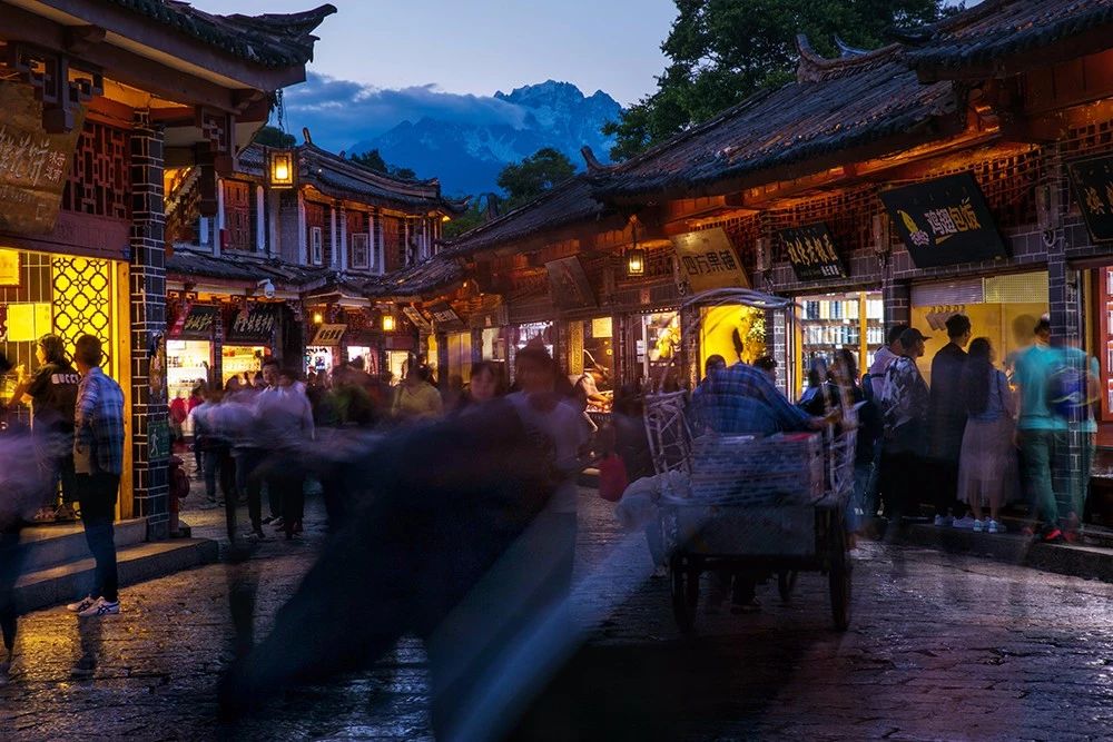 丽江·白马里，千年古城化作最美背景