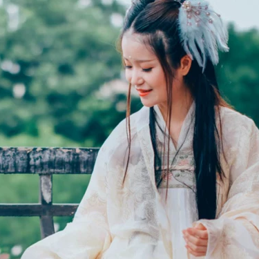 小清新女生头像：唯美古风真人头像