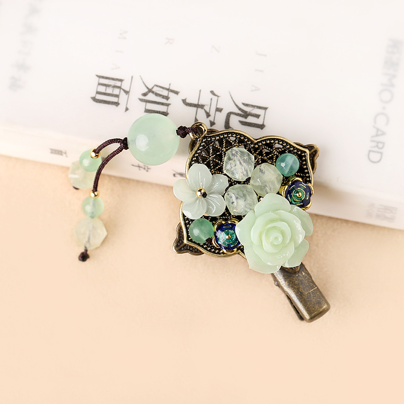 复古小花朵发夹头饰：彰显古典的美感