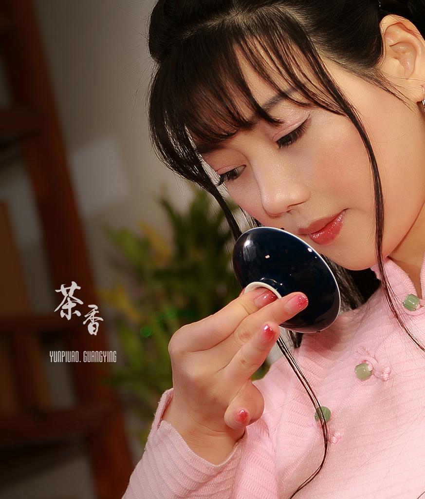 茶香茶艺美人品茶图片