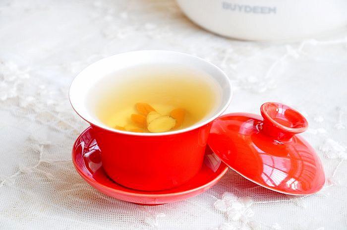 一杯枸杞茶图片
