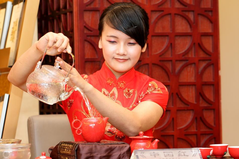 美女茶艺表演的图片2