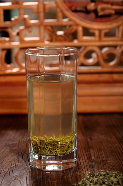 碧螺春泡茶的图片