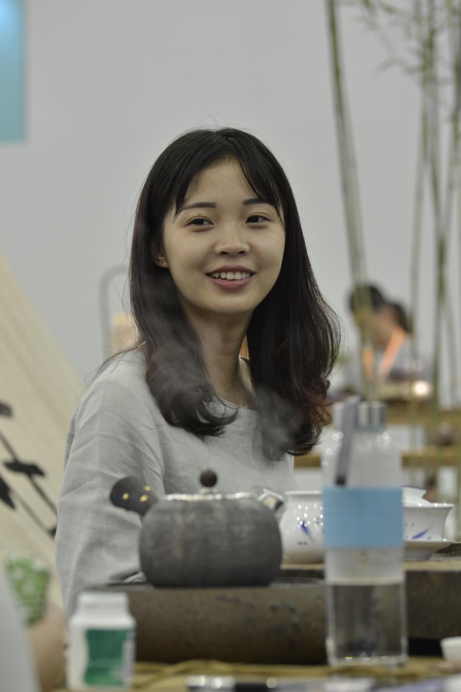 美女面前茶还重要？ (7/14)