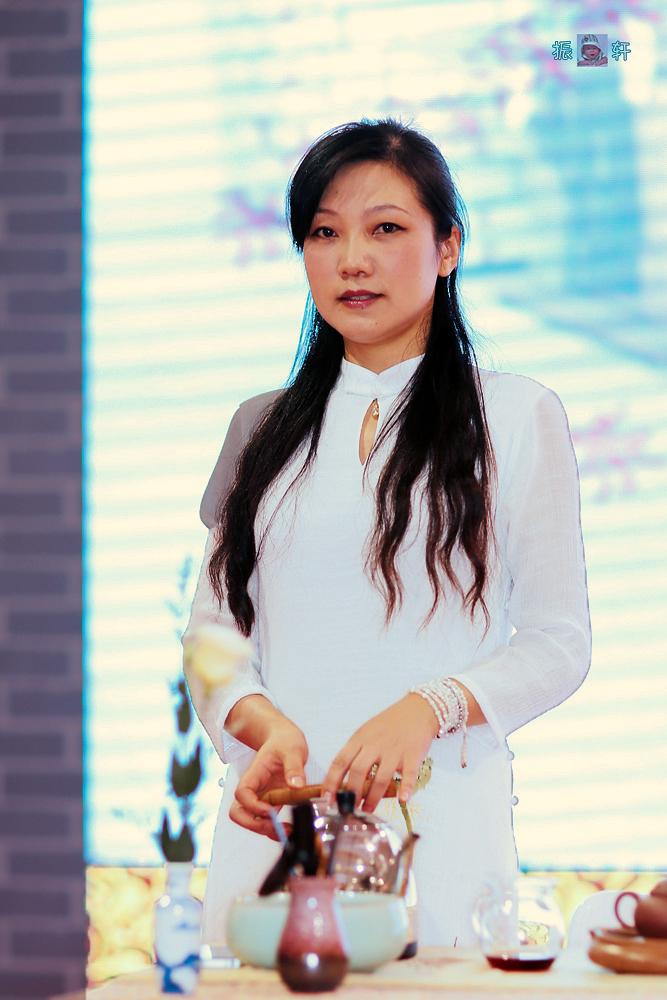 茶道女茶艺泡茶表演图片