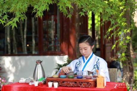 杭州西溪湿地的花仙子茶艺师泡