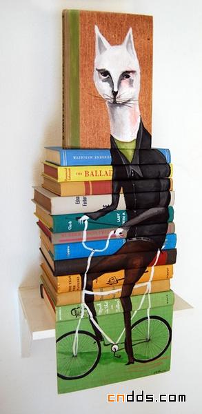 在书皮上绘画的艺术家 Mike Stilkey