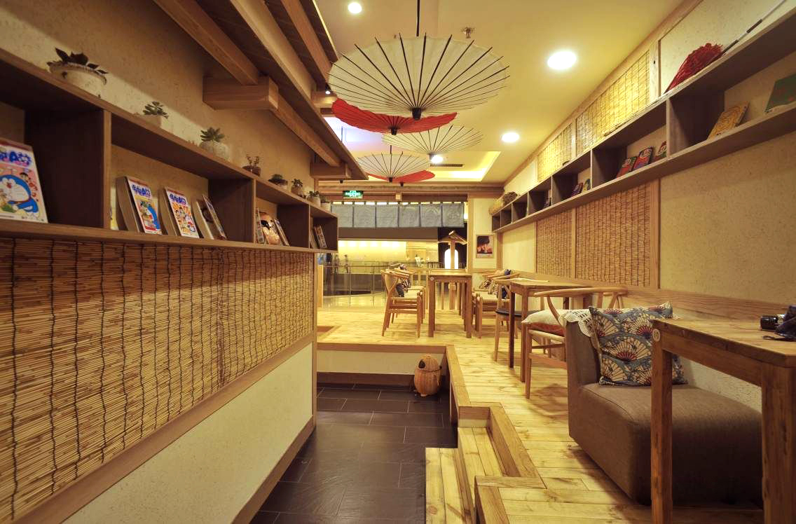 半饱甜品店