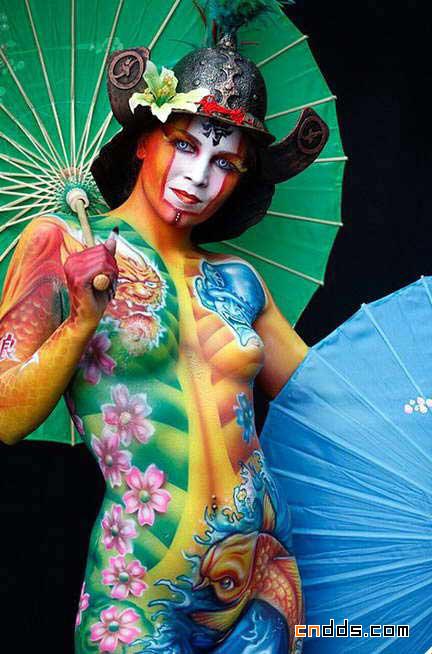 国外最新人体彩绘，女人肉体上的浓墨重彩～