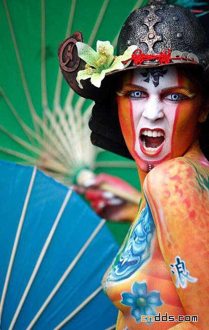 国外最新人体彩绘，女人肉体上的浓墨重彩～