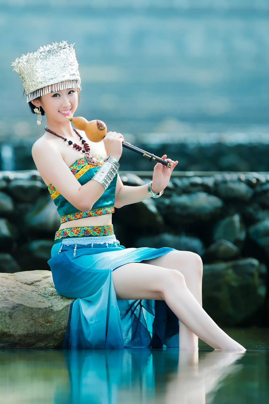 苗家葫芦丝美女摄影艺术作品