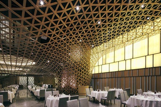 非常建筑事务所为唐宫海鲜舫的餐厅做的室内设