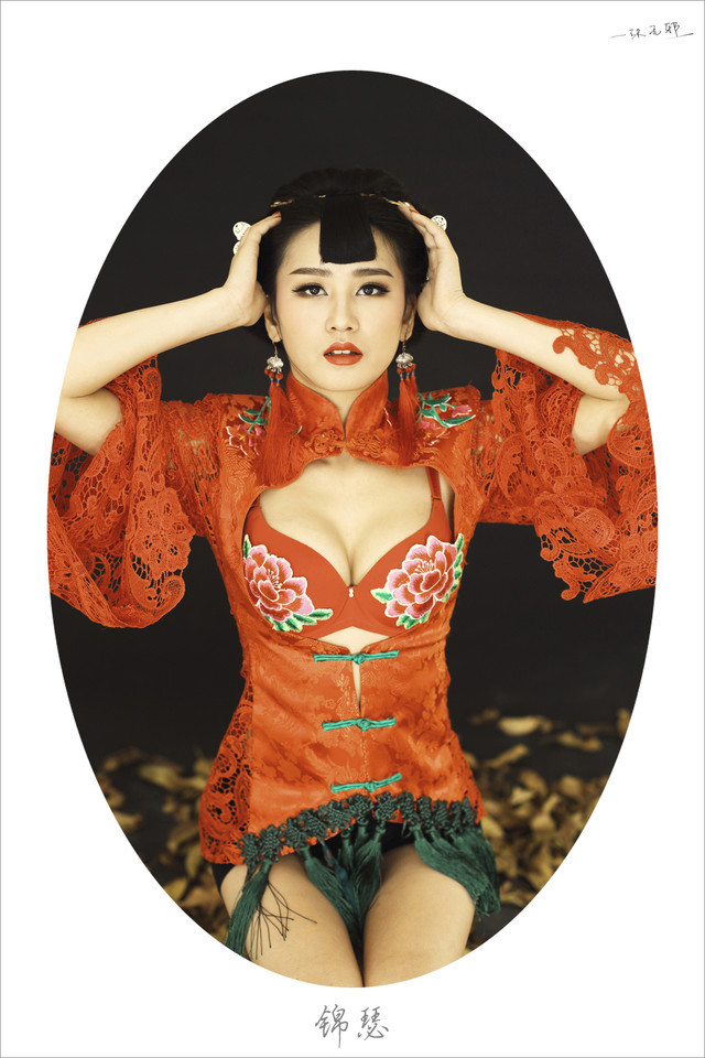 开窗中国风喜庆美女摄影艺术
