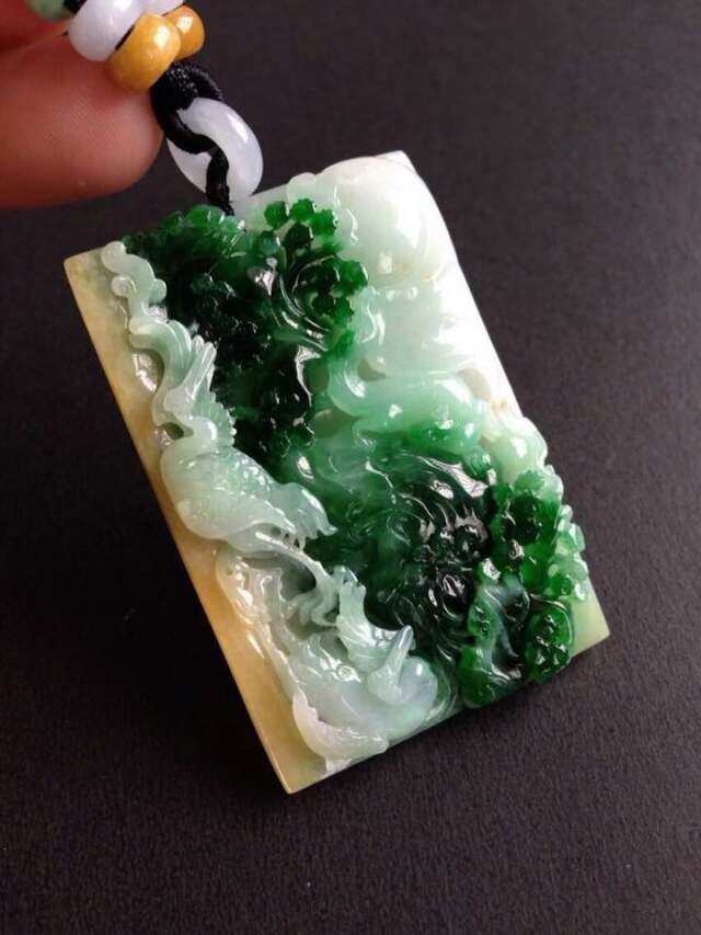 三彩松鹤延年玉石挂件艺术