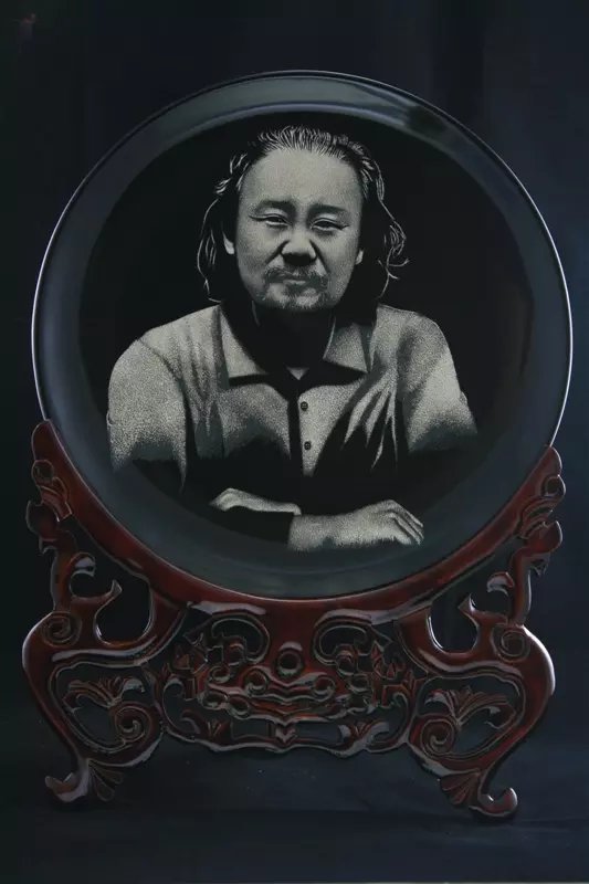 精美的人物主题中国炭精画