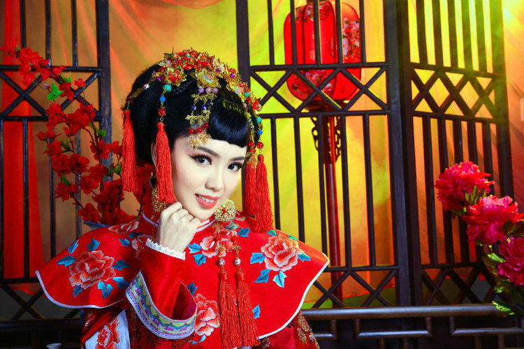 唯美中国传统婚礼服饰设计艺术