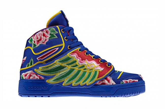 adidas色彩艳丽的刺绣图案