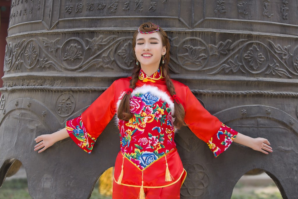 红红火火过大年中国年中国红服饰摄影