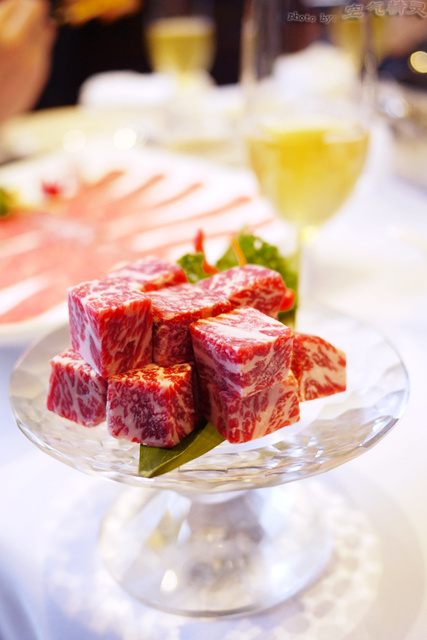 中国韵味洋房火锅餐厅内饰设计