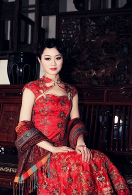 庭院深处的中国风情俏佳人摄影