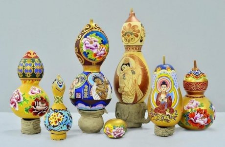 精美的中国风葫芦彩绘艺术品（