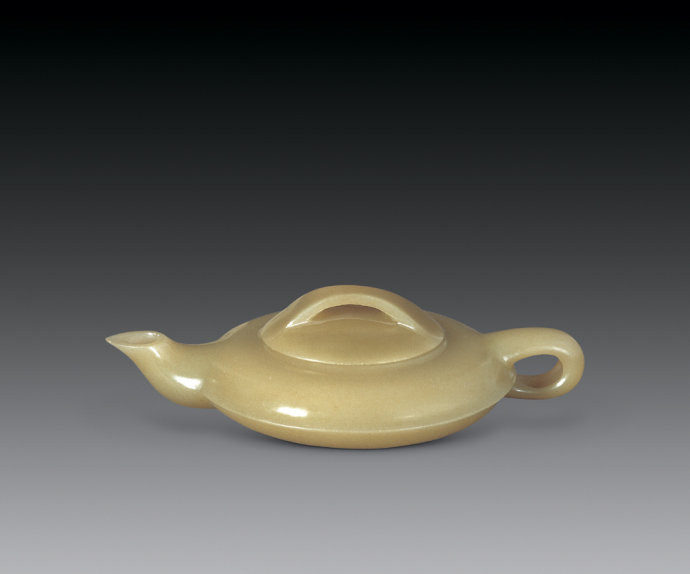 精美的黄玉雕刻艺术作品