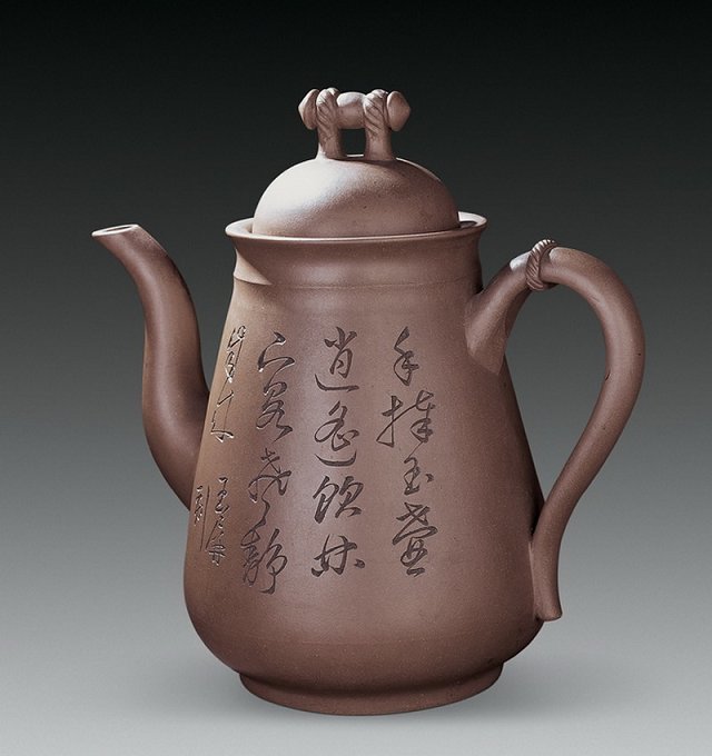 精美典雅的传统紫砂壶