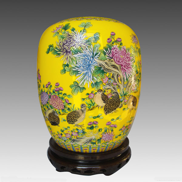 精美的中国古典花觚艺术品