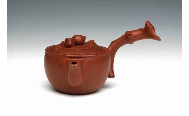 精美典雅的传统紫砂壶