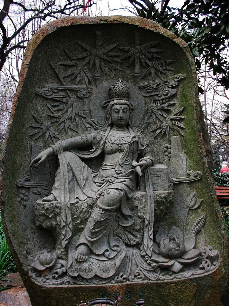 精美的观音主题石雕艺术作品