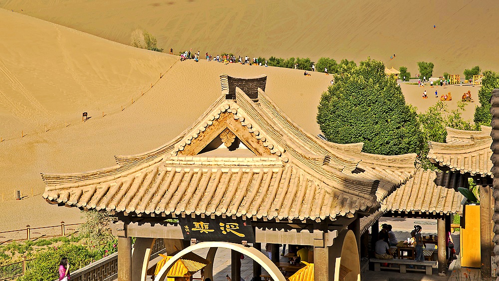 敦煌月牙泉美景图片，大气壮观摄影风景图片